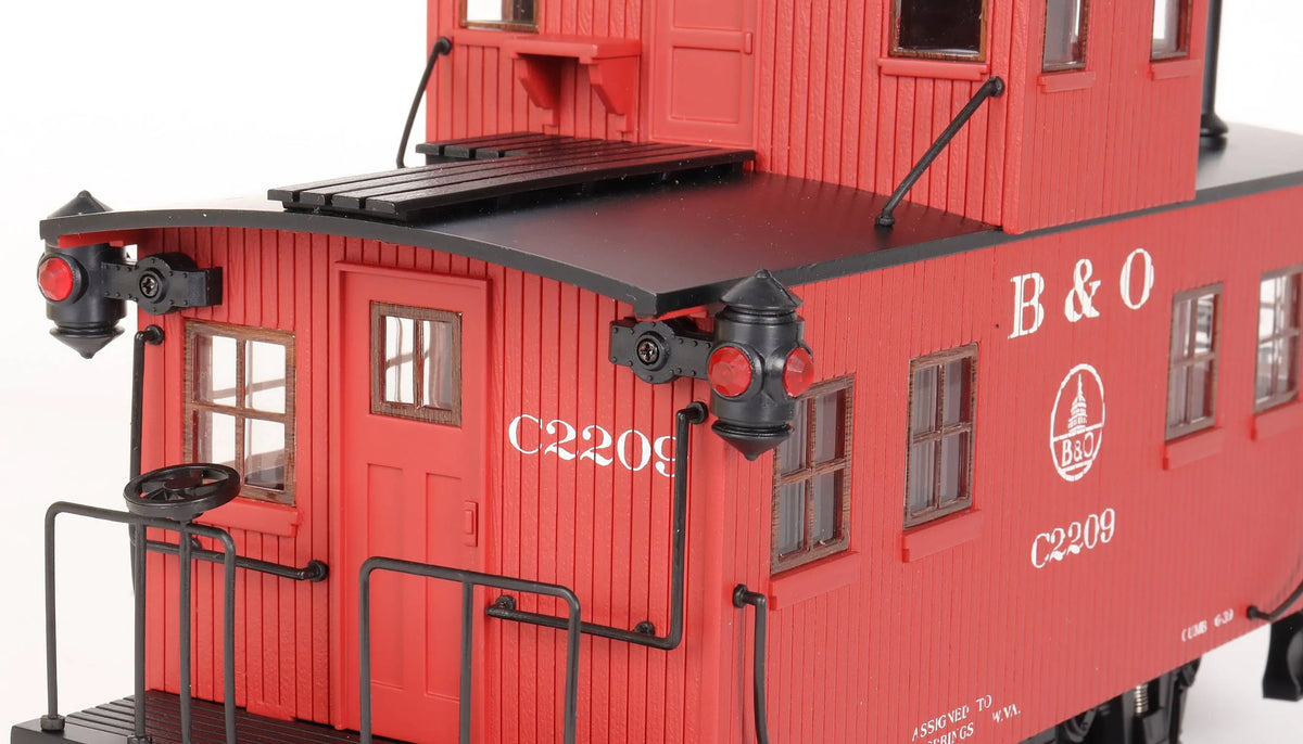 Pair of gauge 1 Aristocraft flat cars & caboose