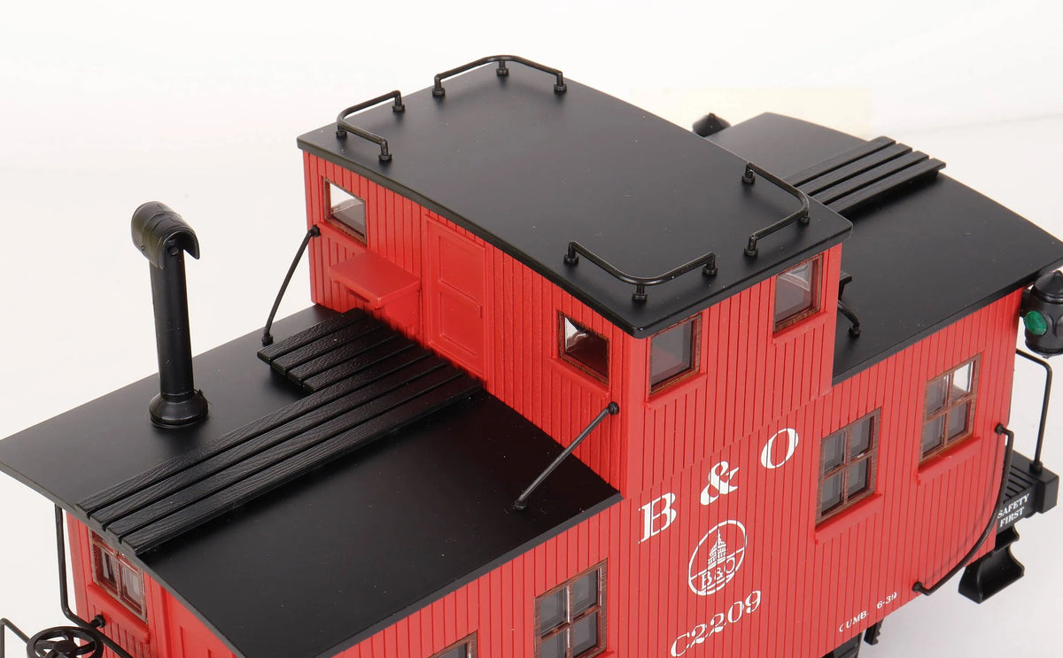 Pair of gauge 1 Aristocraft flat cars & caboose