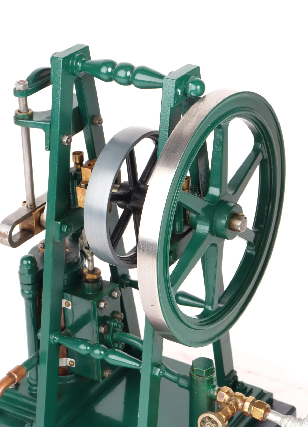 Small steam plant with vertical engine