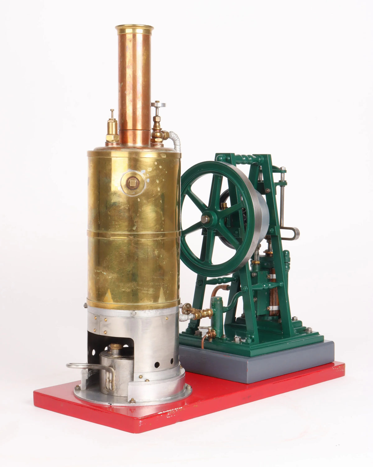 Small steam plant with vertical engine