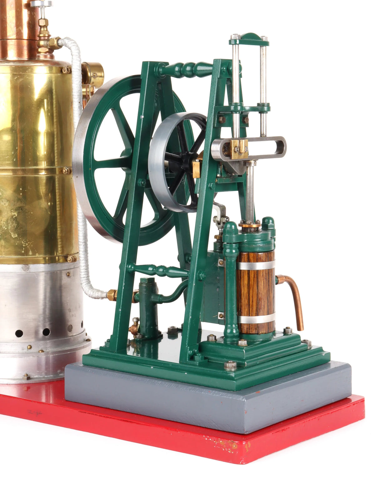 Small steam plant with vertical engine