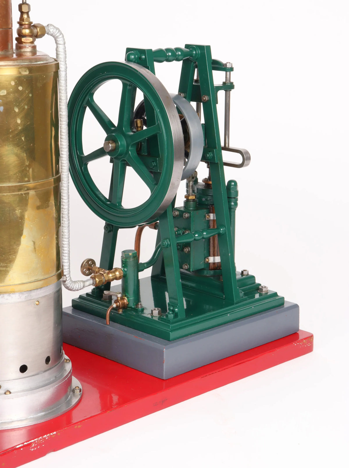Small steam plant with vertical engine