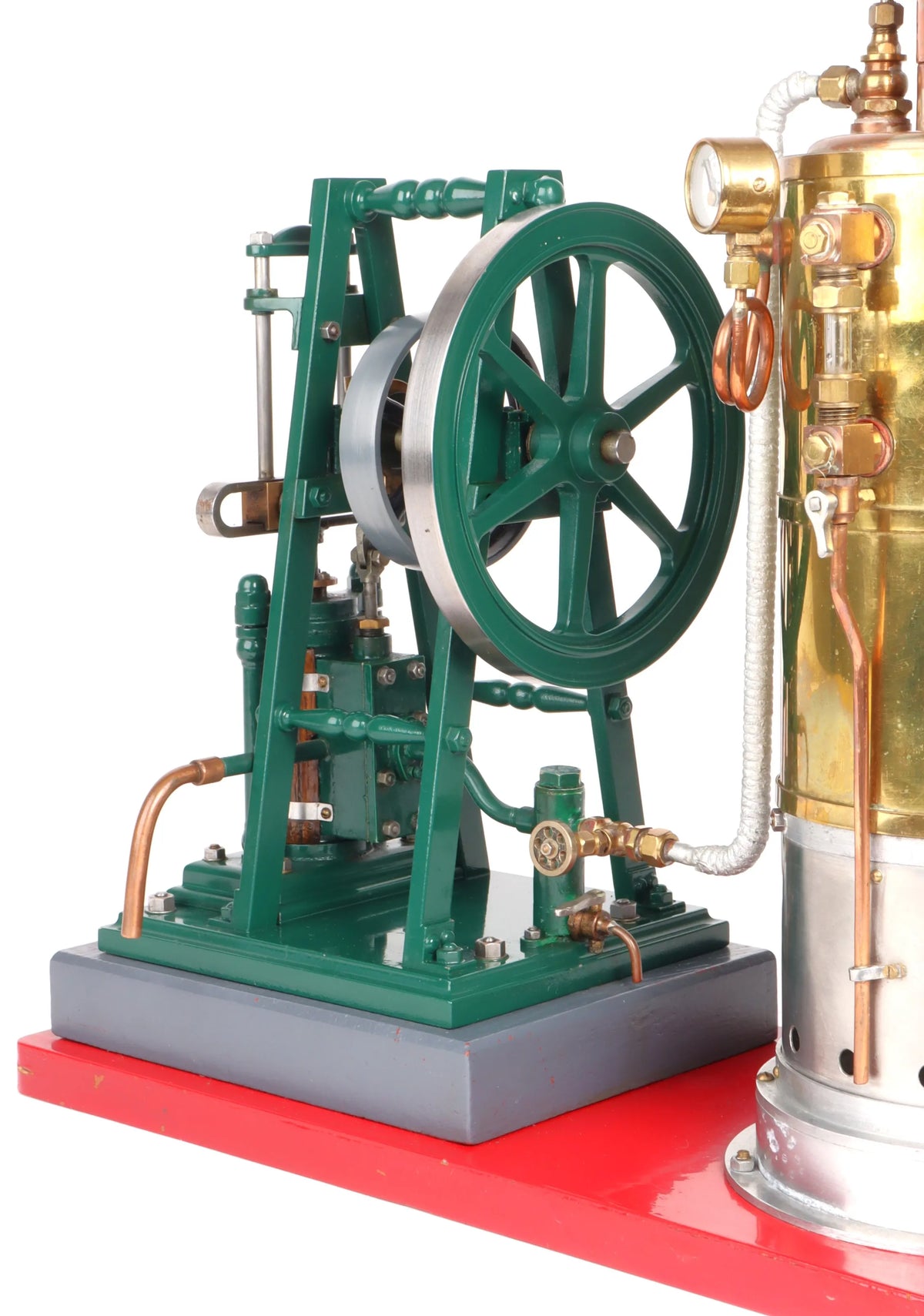 Small steam plant with vertical engine