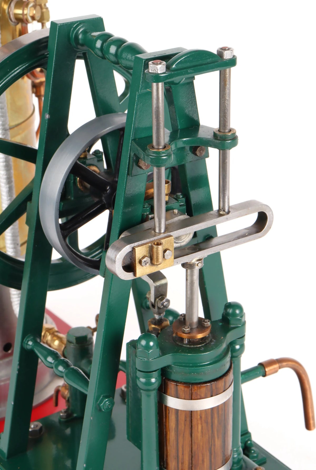 Small steam plant with vertical engine