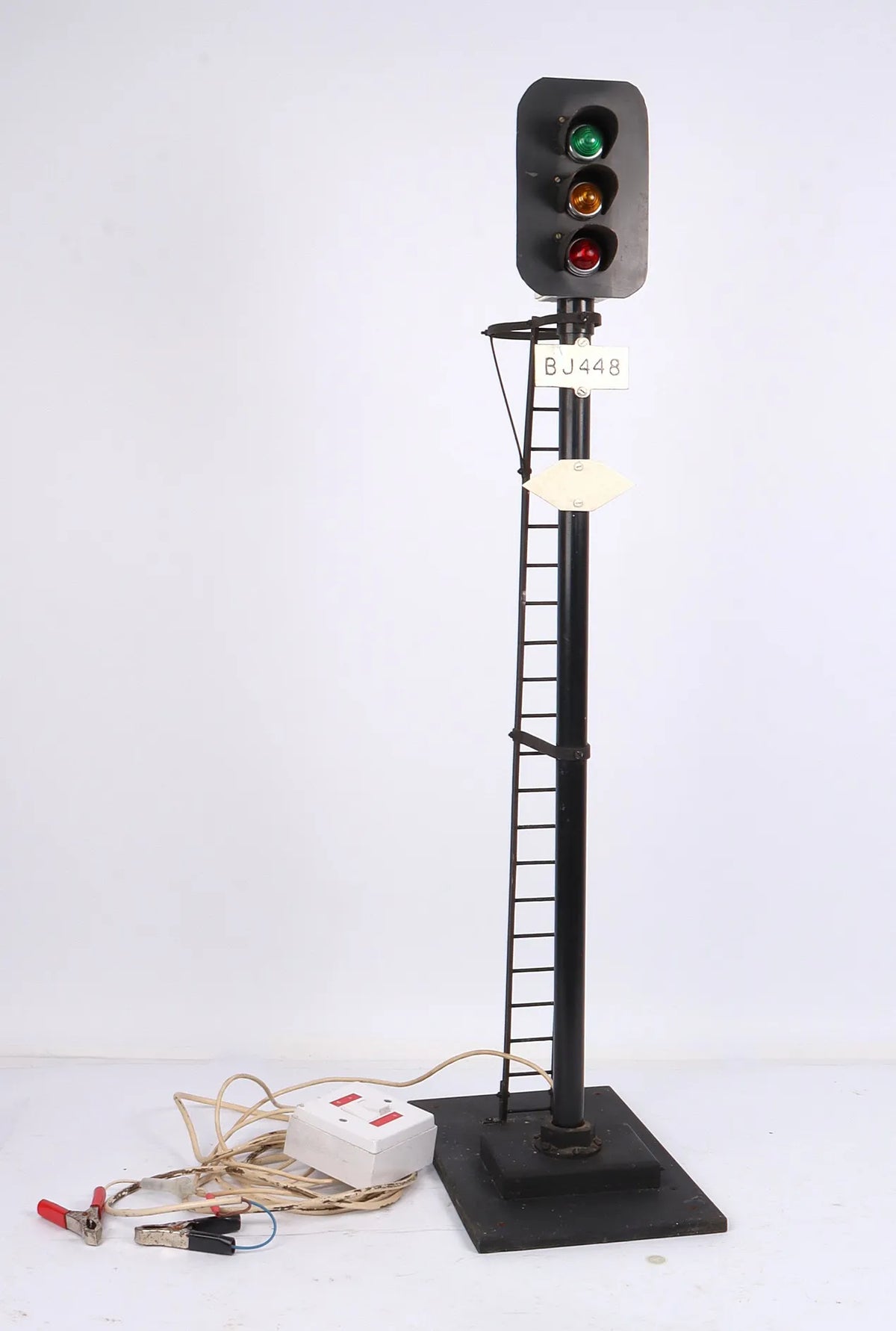 Three aspect colour light signal