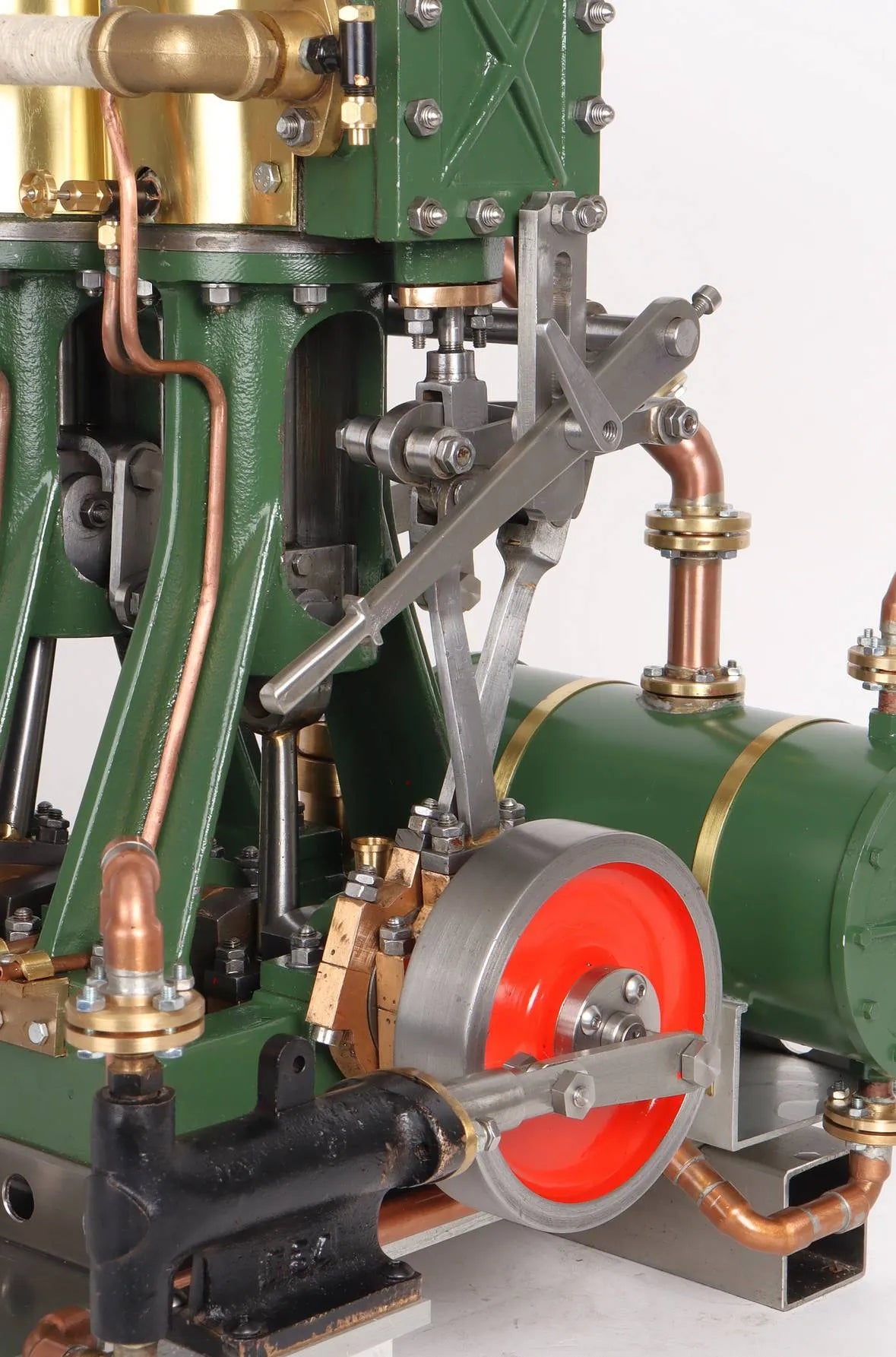 Large twin cylinder vertical engine
