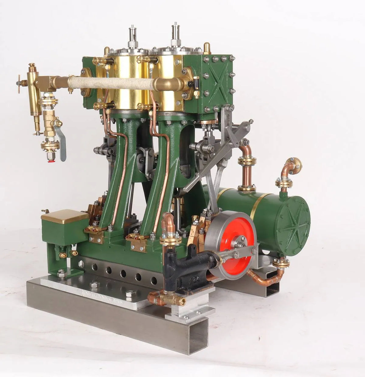 Large twin cylinder vertical engine