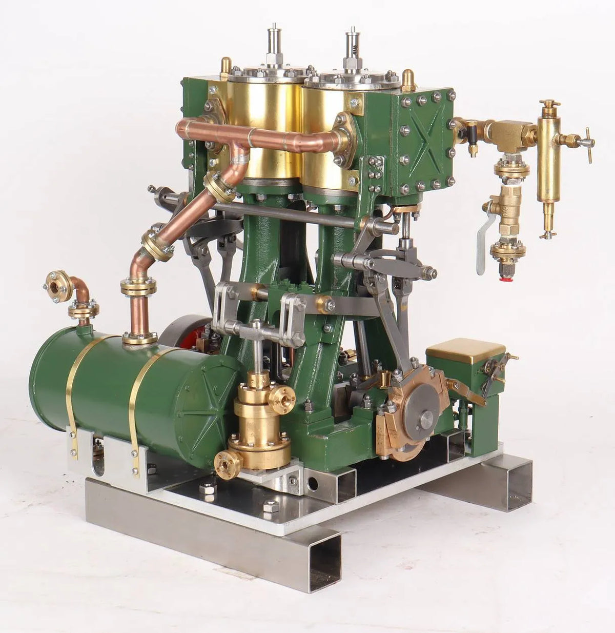 Large twin cylinder vertical engine