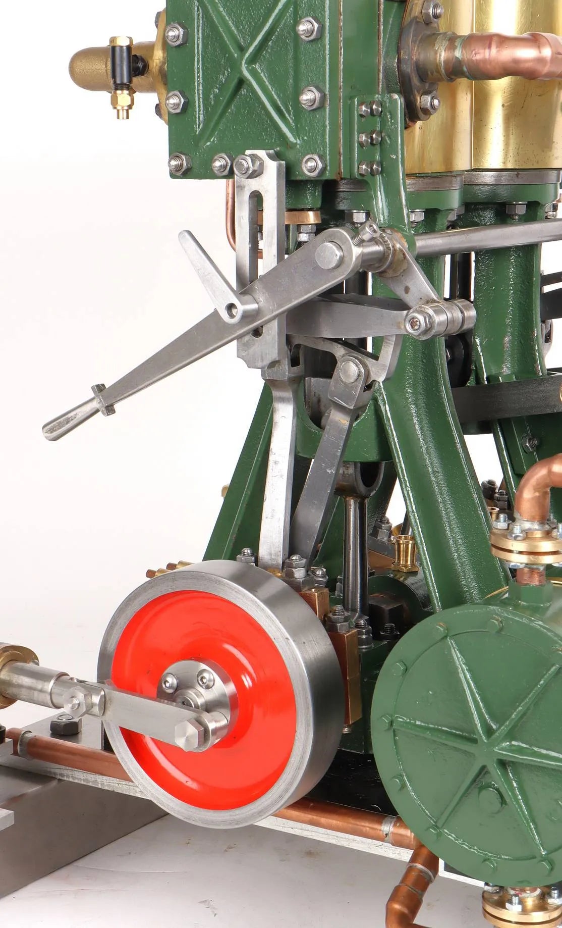 Large twin cylinder vertical engine