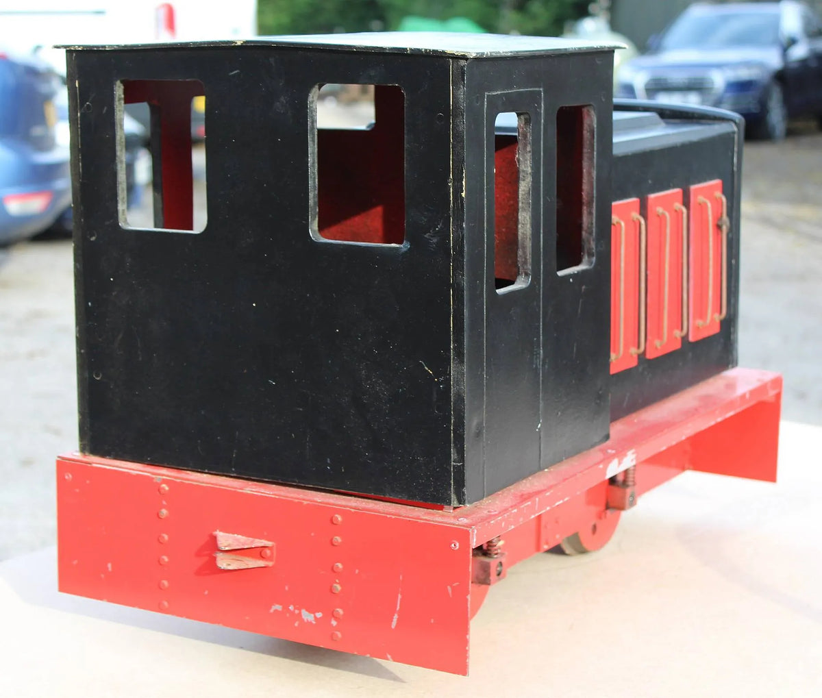 5 inch narrow gauge battery-electric shunter