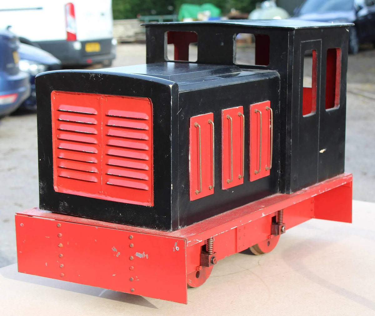 5 inch narrow gauge battery-electric shunter
