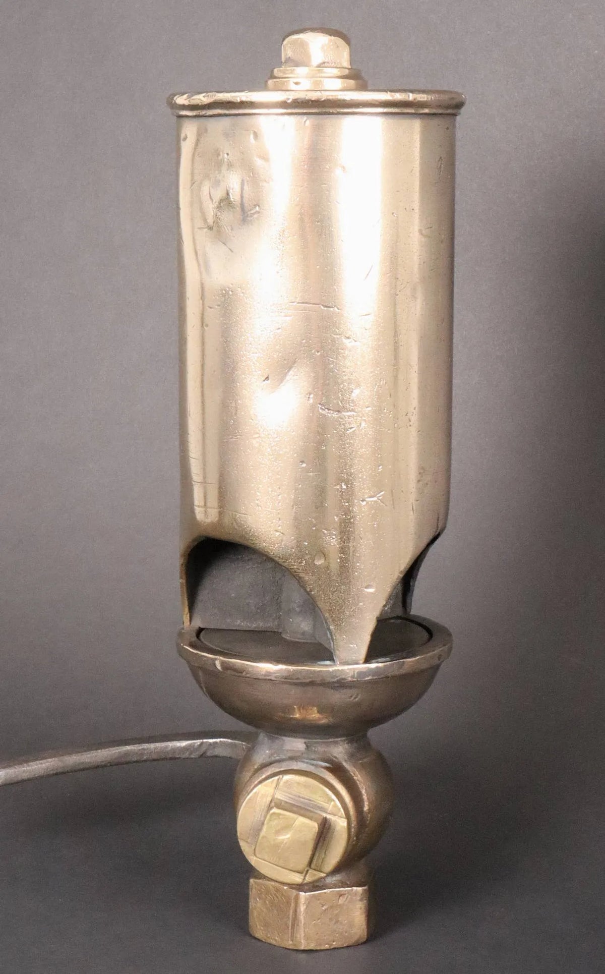 Standard gauge locomotive chime whistle and valve