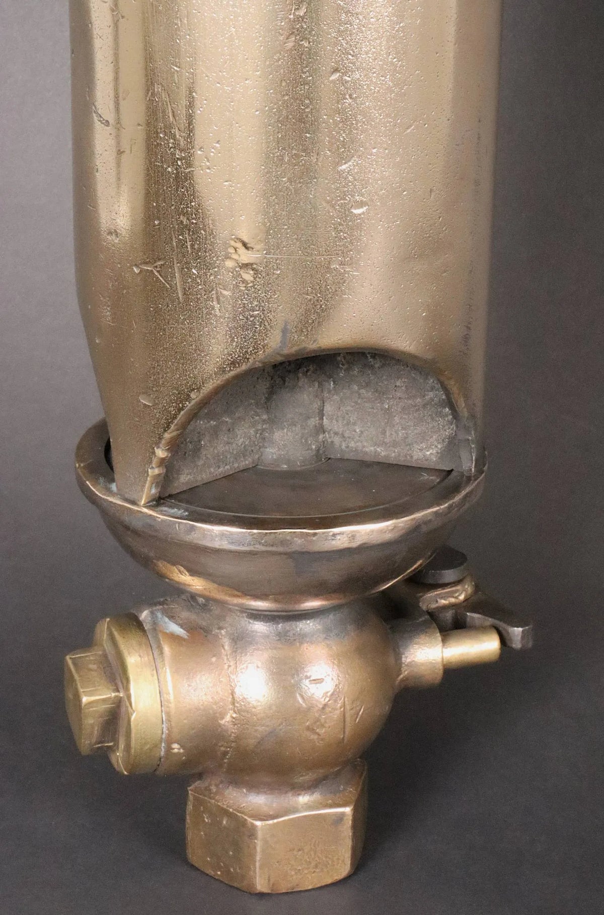 Standard gauge locomotive chime whistle and valve