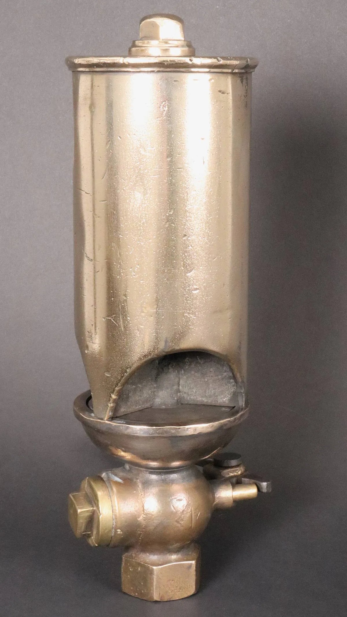 Standard gauge locomotive chime whistle and valve