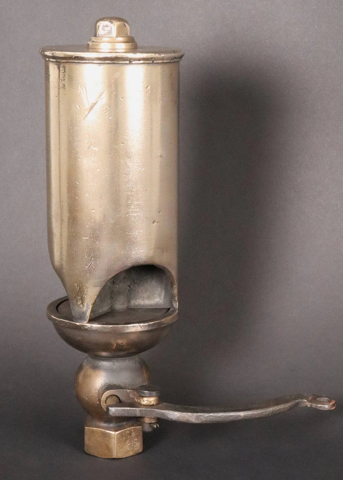 Standard gauge locomotive chime whistle and valve