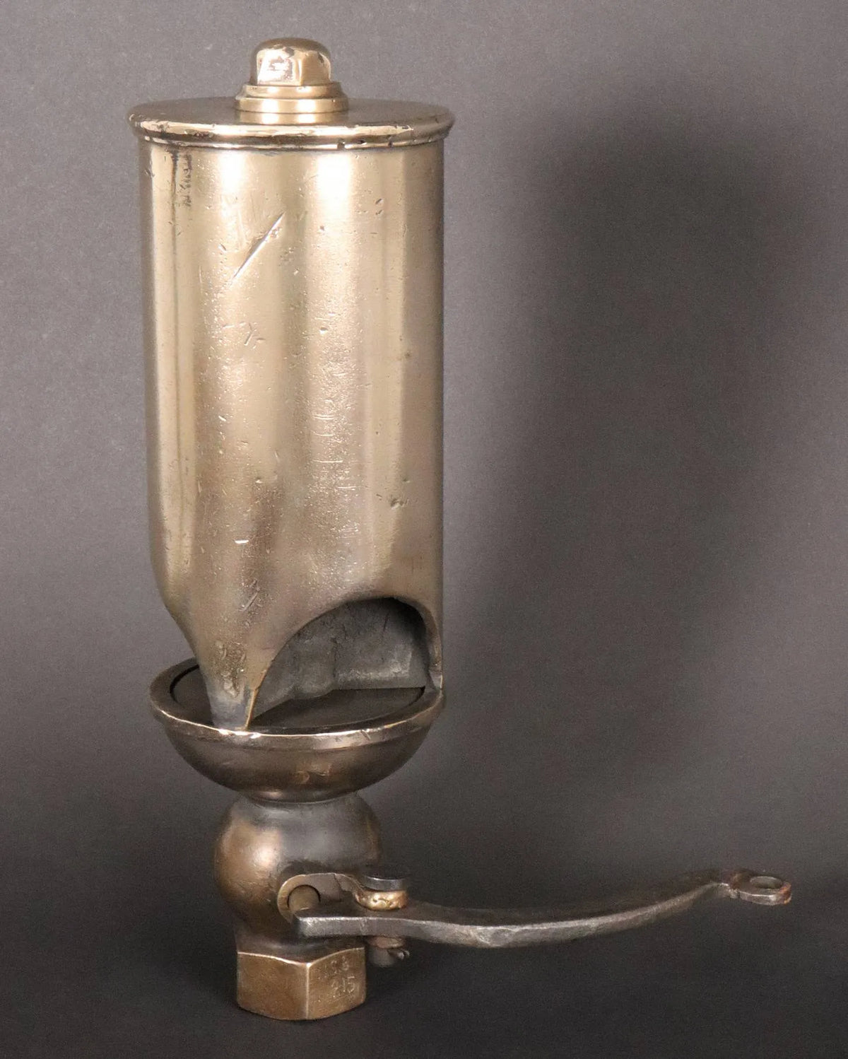 Standard gauge locomotive chime whistle and valve