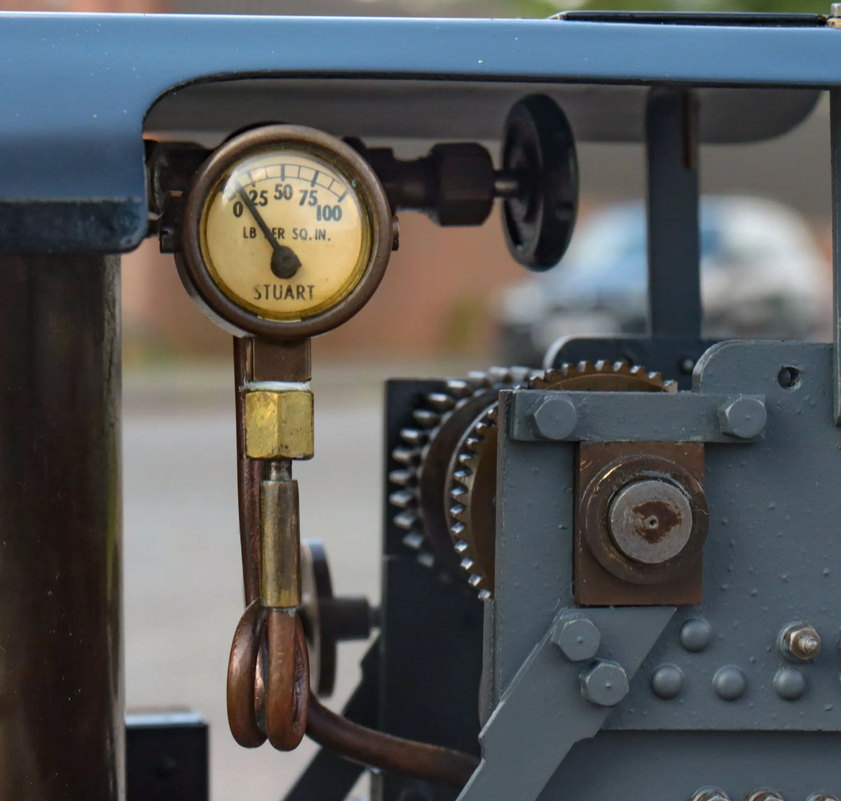 2 1/2 inch gauge steam crane with match truck