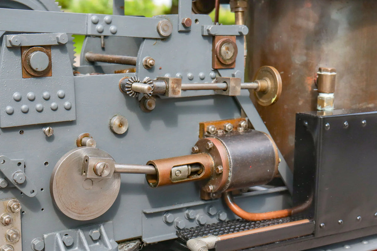 2 1/2 inch gauge steam crane with match truck
