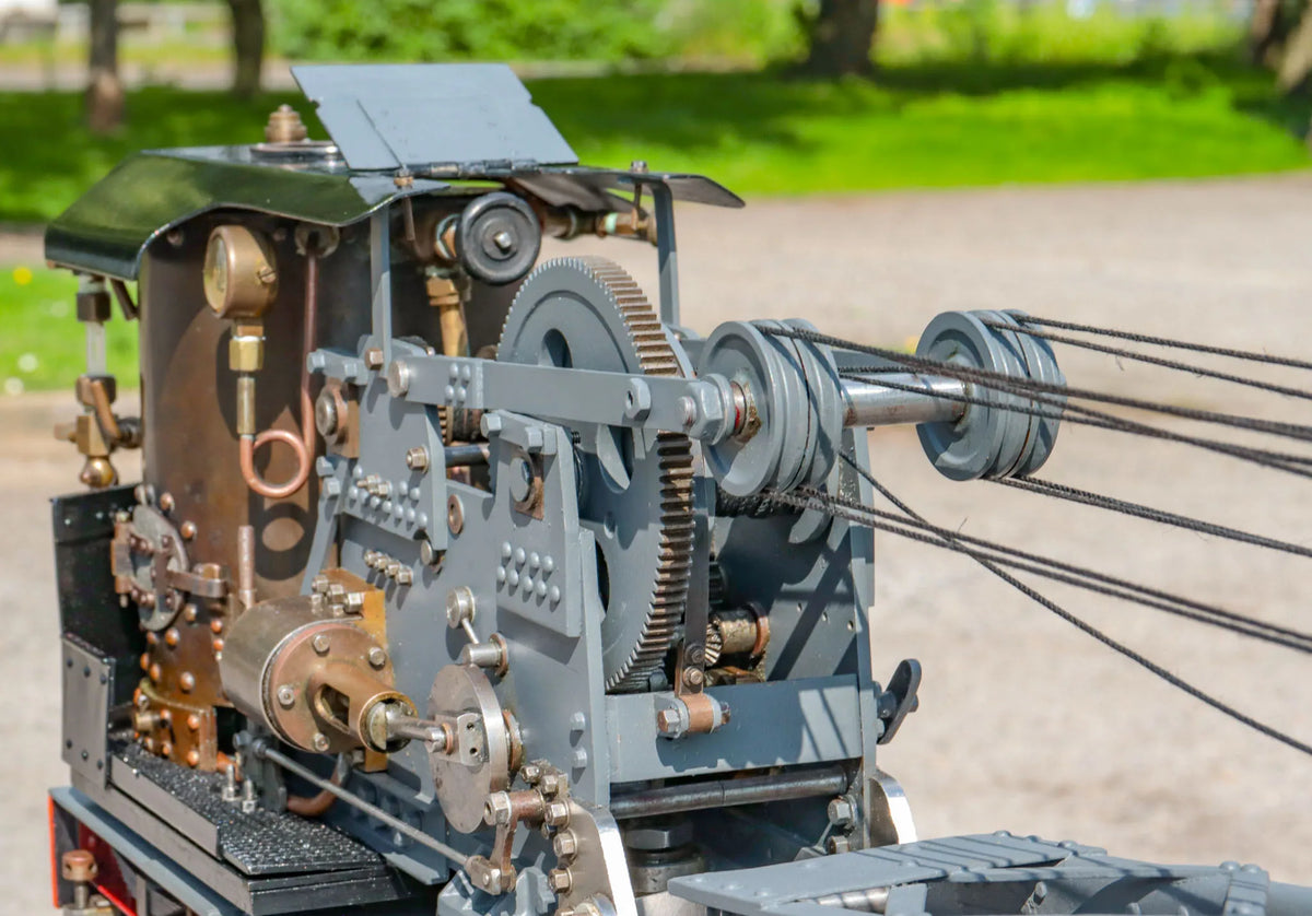 2 1/2 inch gauge steam crane with match truck