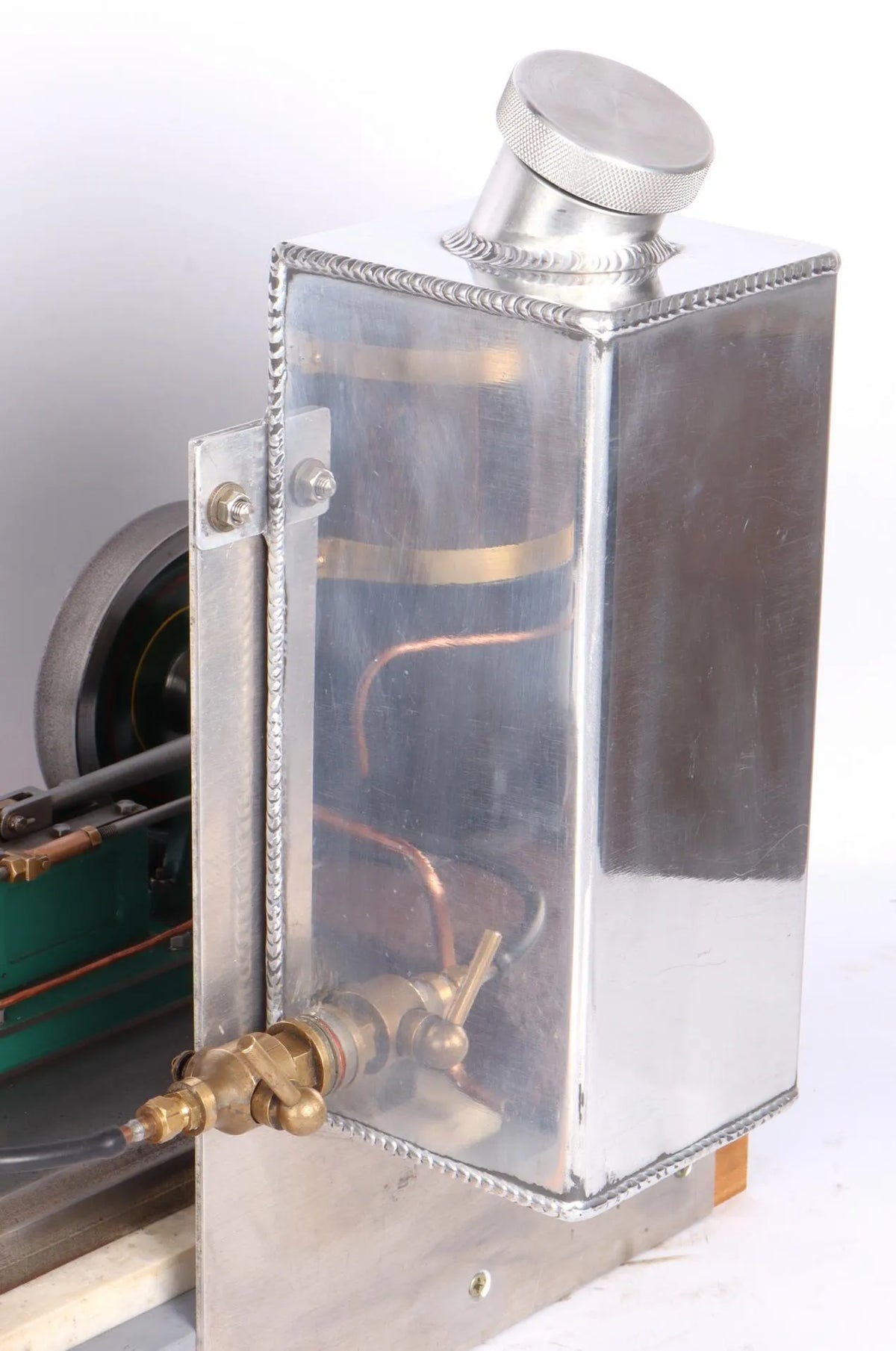 Small steam plant with horizontal engine