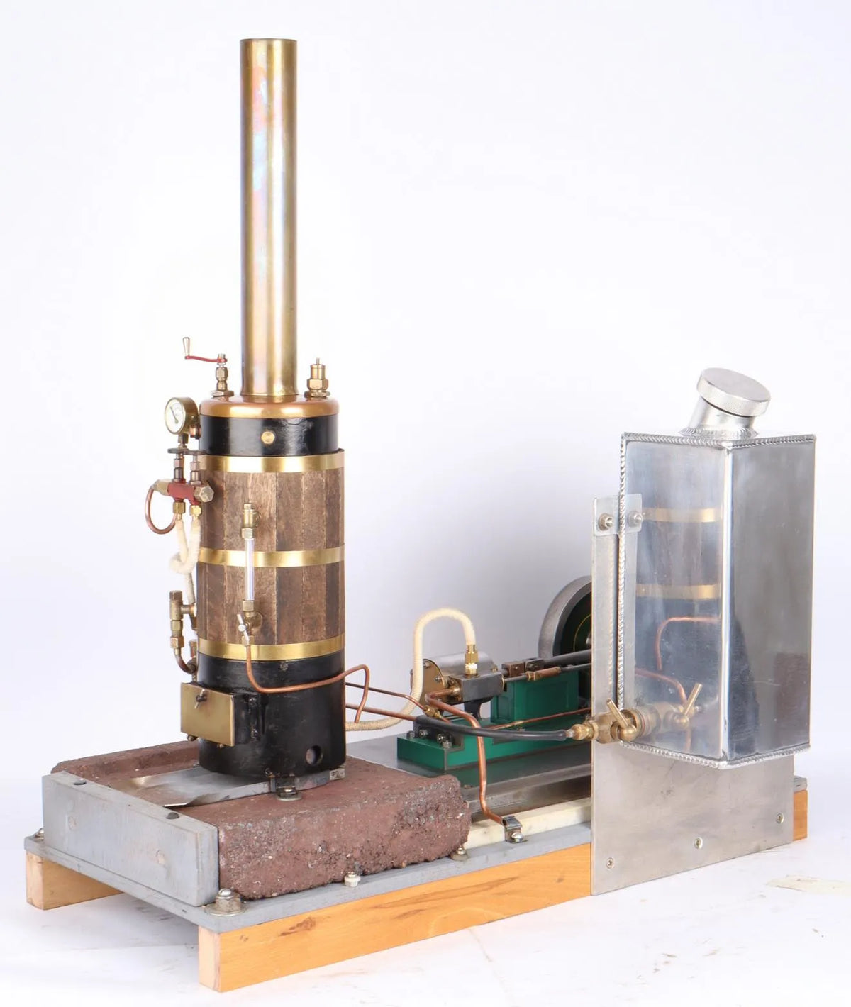 Small steam plant with horizontal engine