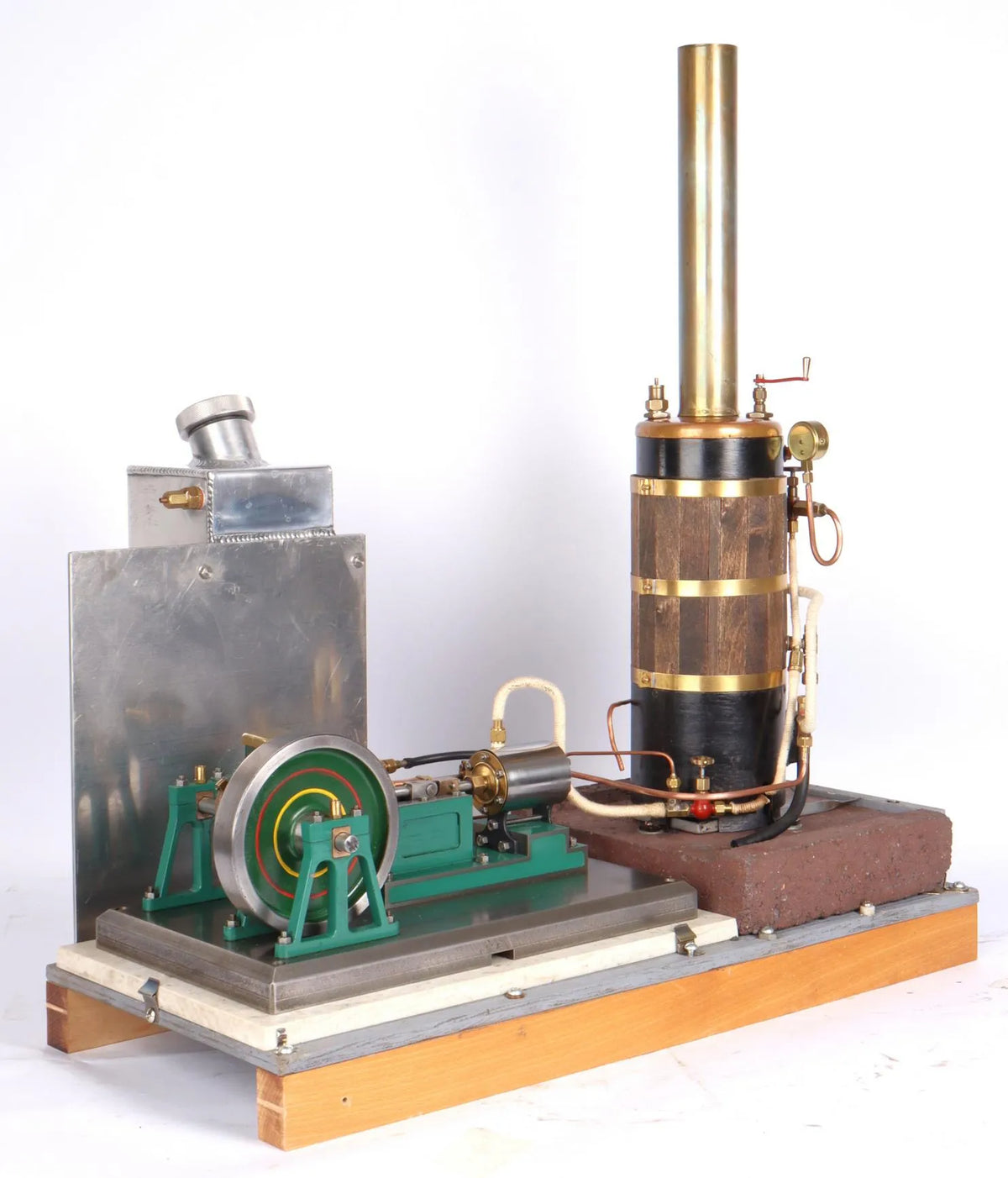 Small steam plant with horizontal engine