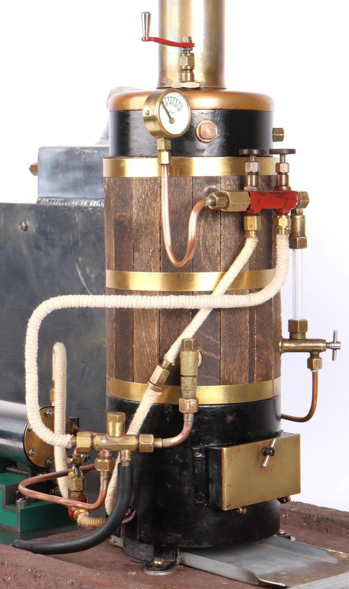 Small steam plant with horizontal engine