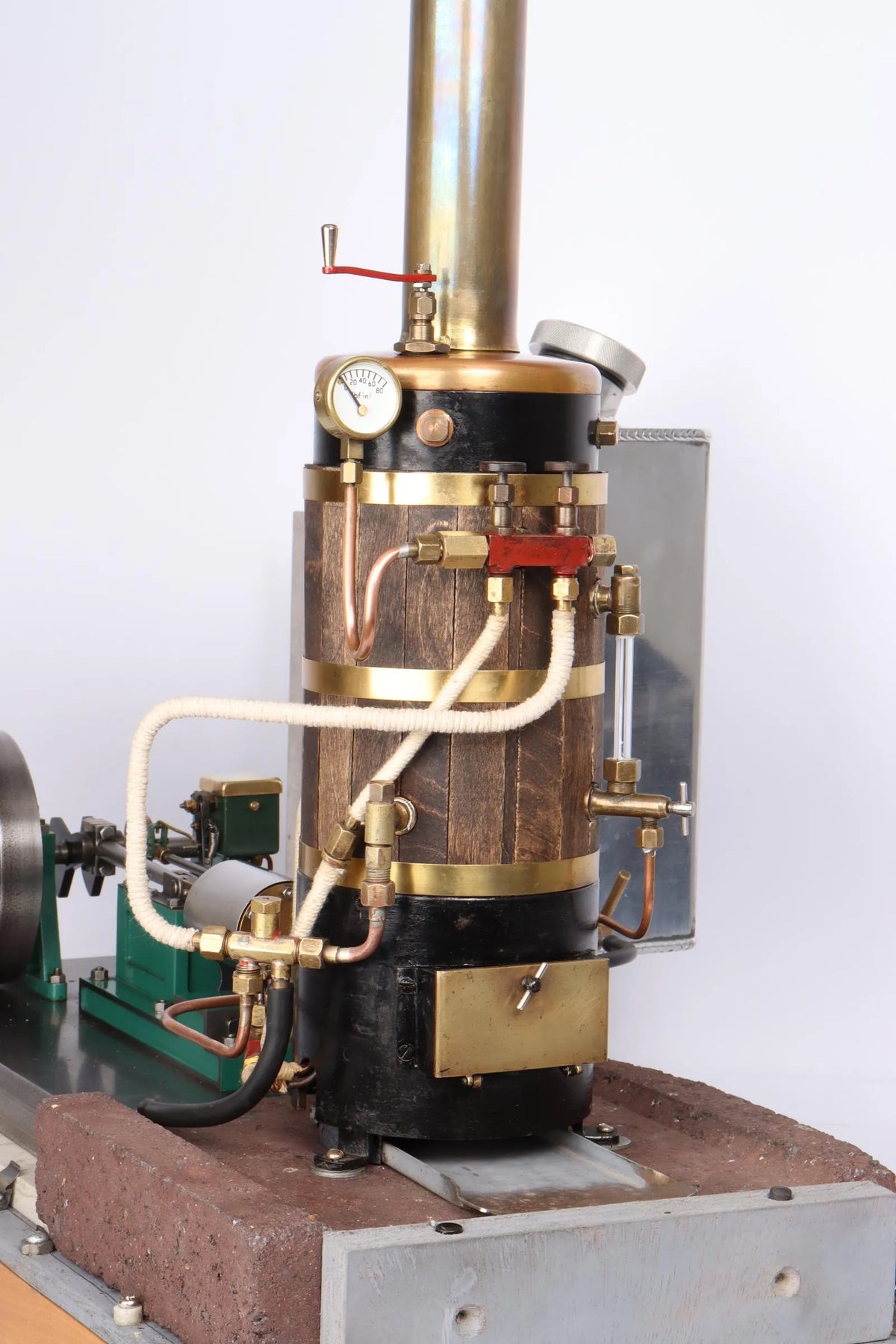 Small steam plant with horizontal engine