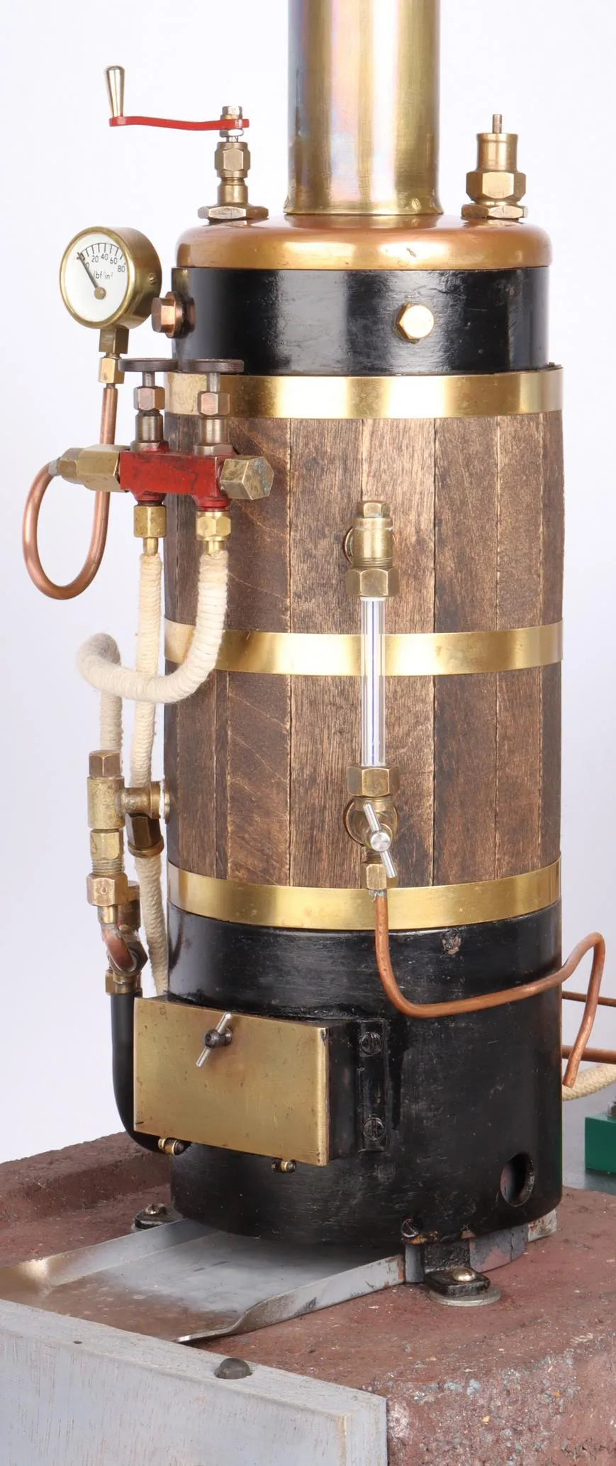 Small steam plant with horizontal engine