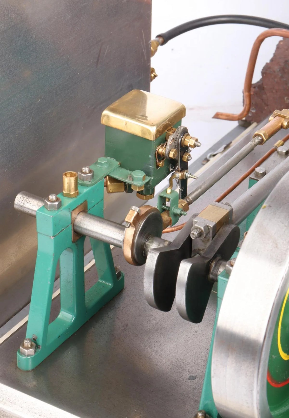Small steam plant with horizontal engine