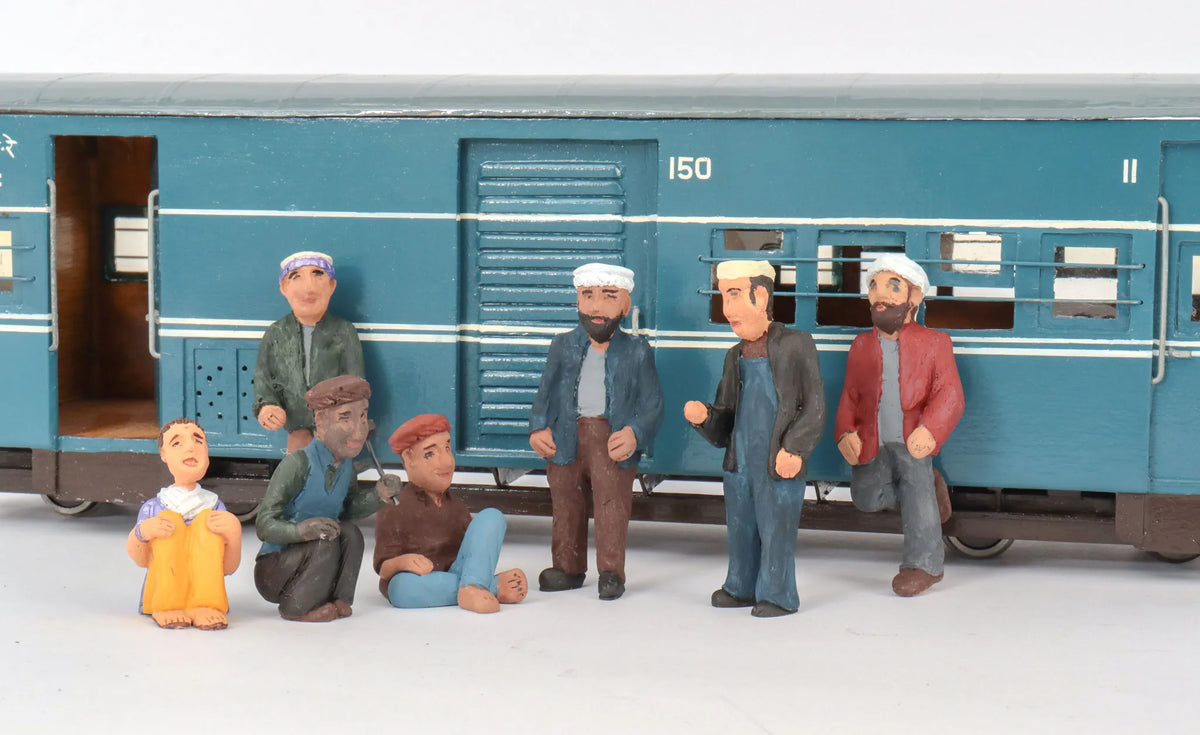 Five 32mm narrow gauge Darjeeling & Himalayan Railway coaches