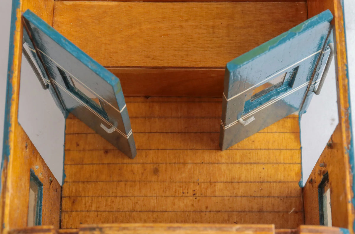 Five 32mm narrow gauge Darjeeling & Himalayan Railway coaches