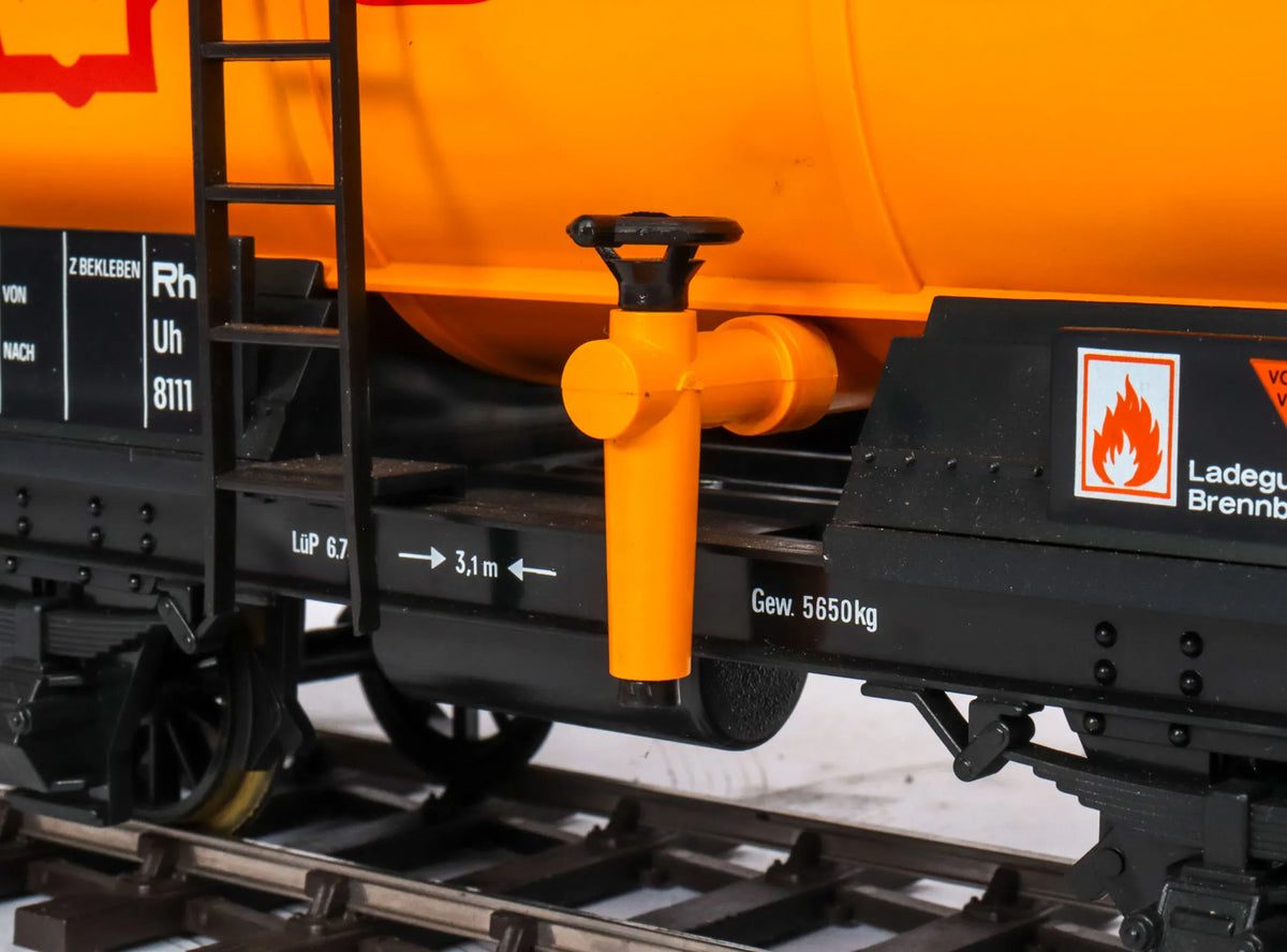 Pair of LGB Shell oil tanker wagons