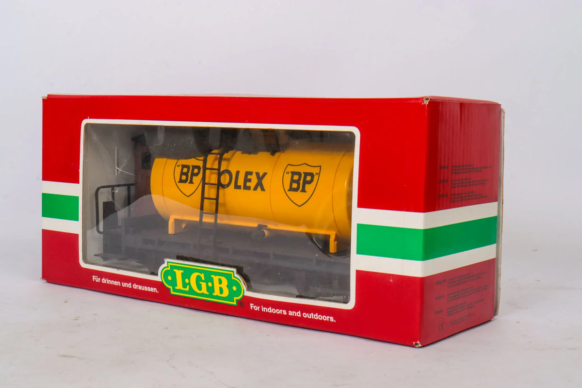 Pair of LGB BP oil tanker wagons