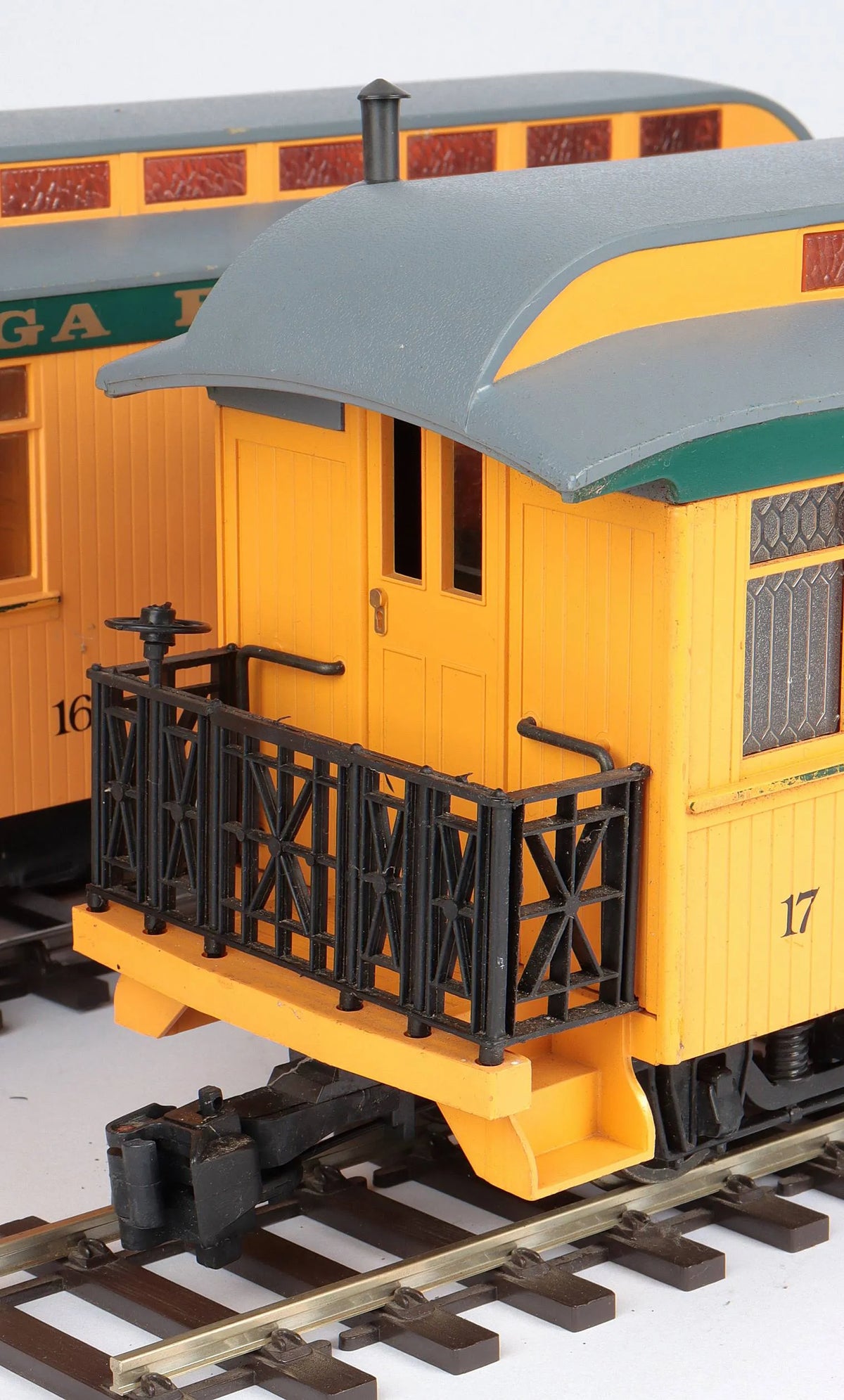 Bachmann Big Hauler ''Chattanooga'' 4-6-0 and coaches