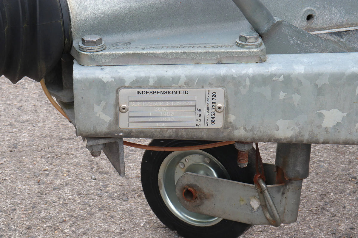 Indespension twin axle box trailer