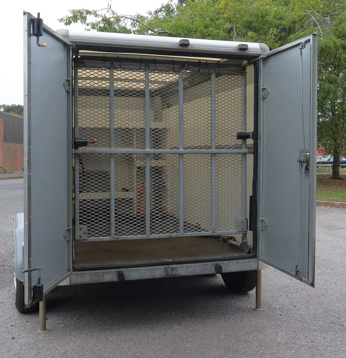 Indespension twin axle box trailer