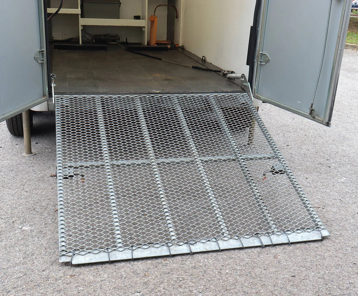 Indespension twin axle box trailer