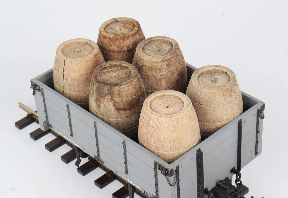 Accucraft W&L open wagon with wooden barrels