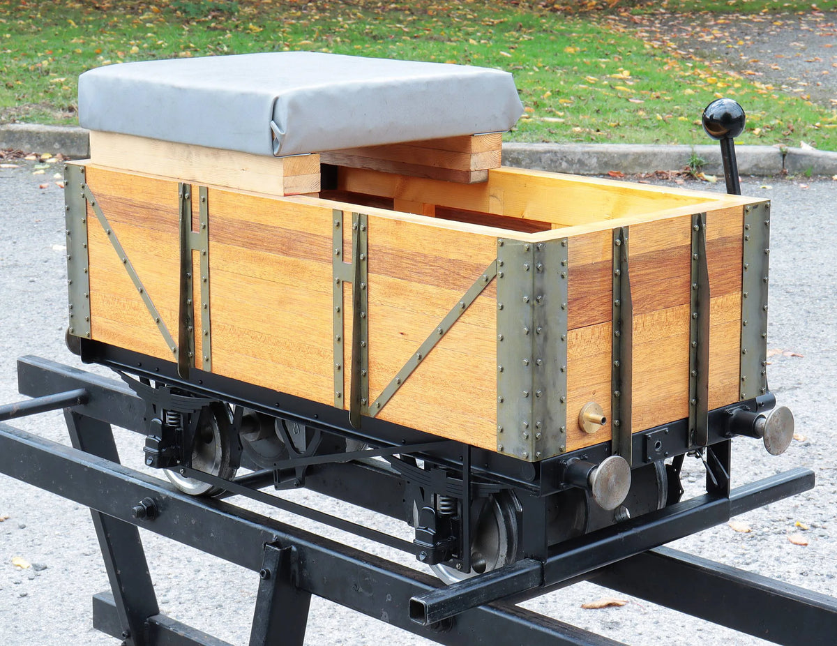 7 1/4 inch gauge 7-plank braked driving truck