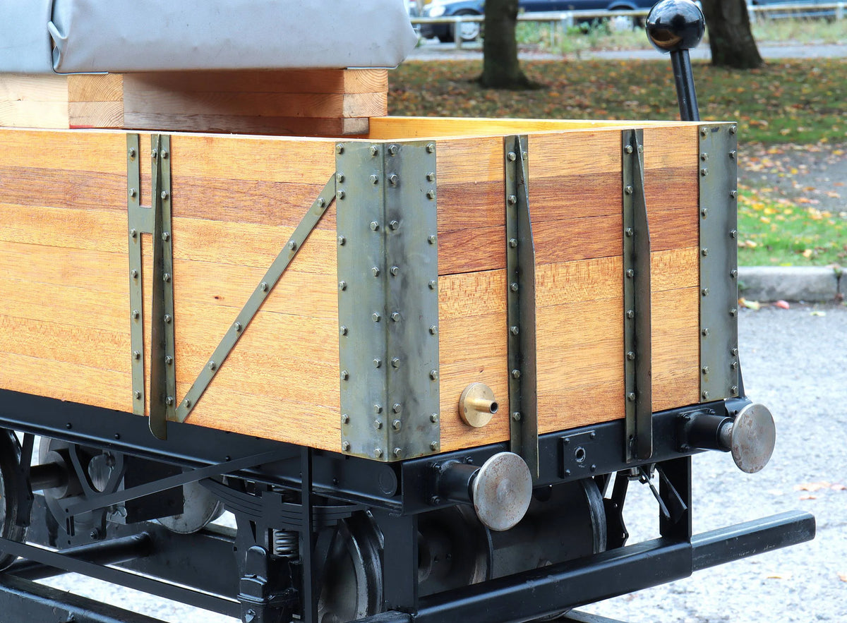 7 1/4 inch gauge 7-plank braked driving truck