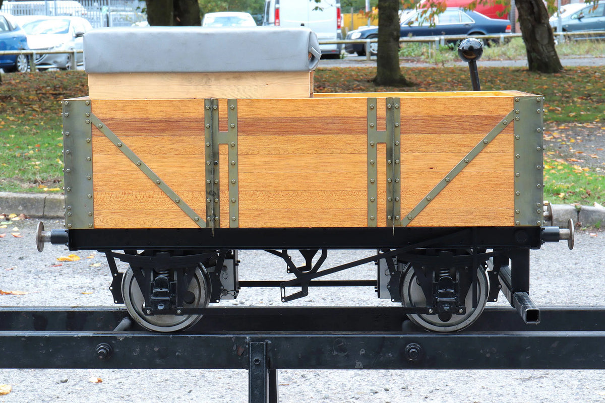 7 1/4 inch gauge 7-plank braked driving truck