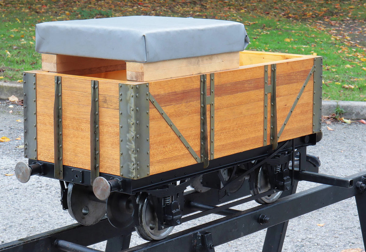 7 1/4 inch gauge 7-plank braked driving truck