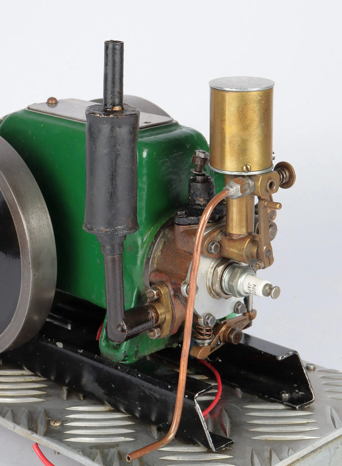 Hopper cooled side shaft engine