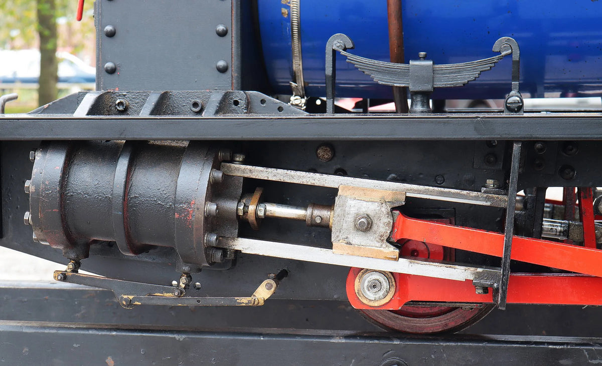 7 1/4 inch narrow gauge Hunslet 0-4-0ST with tender