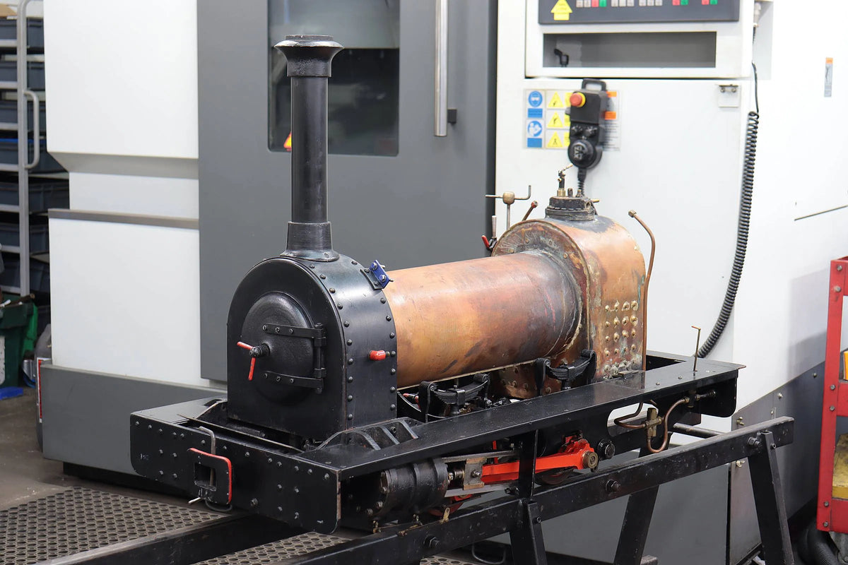 7 1/4 inch narrow gauge Hunslet 0-4-0ST with tender