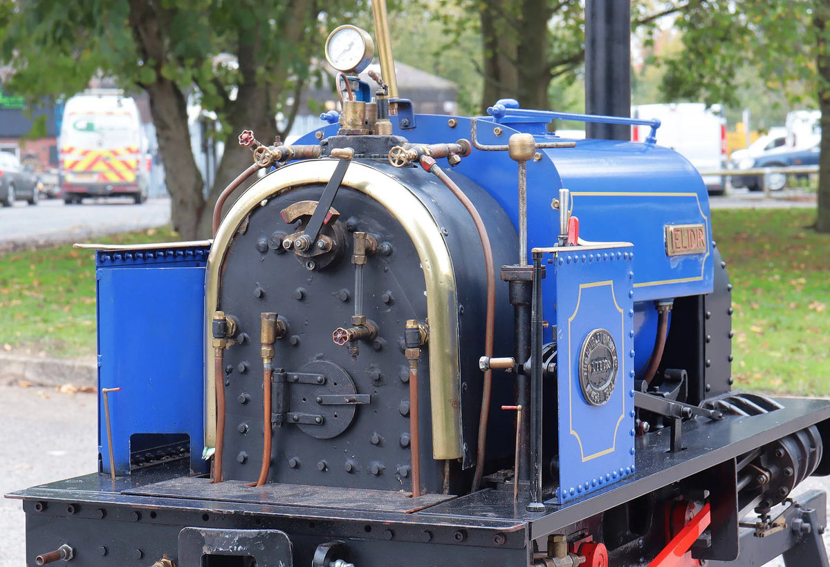 7 1/4 inch narrow gauge Hunslet 0-4-0ST with tender