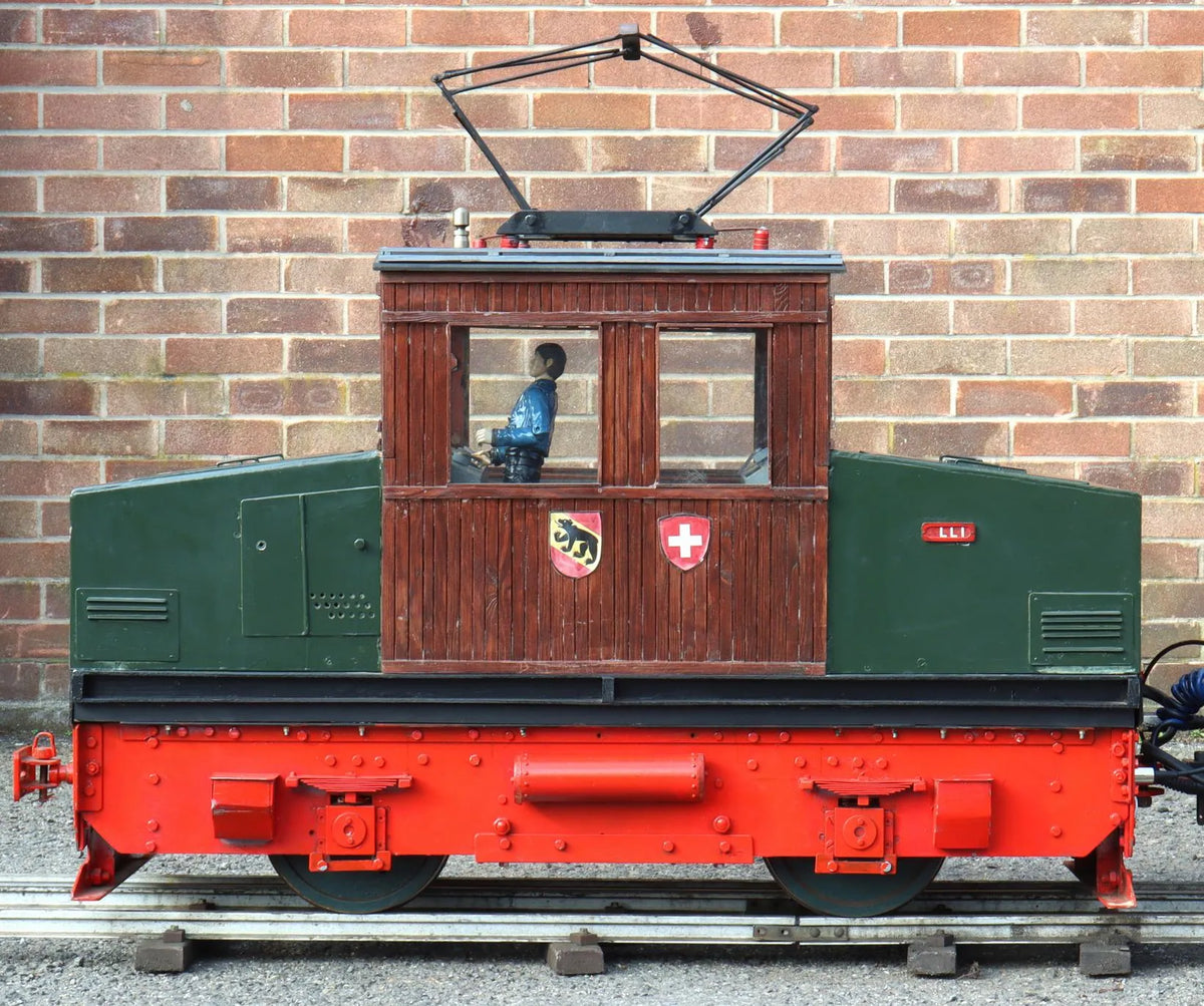 7 1/4 inch gauge Swiss steeple cab locomotive 0-4-0 and DB Essen packwagen