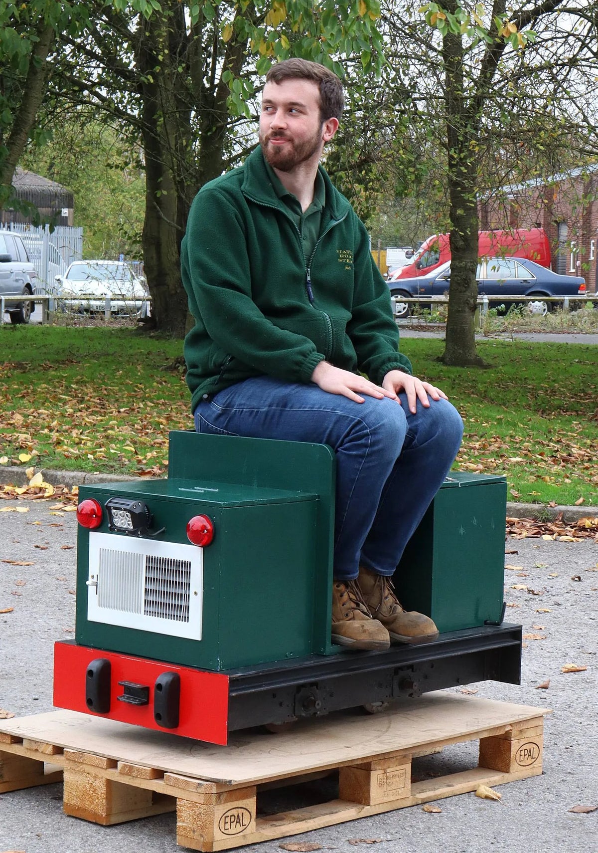 7 1/4 inch gauge sit-aside battery-electric 0-4-0