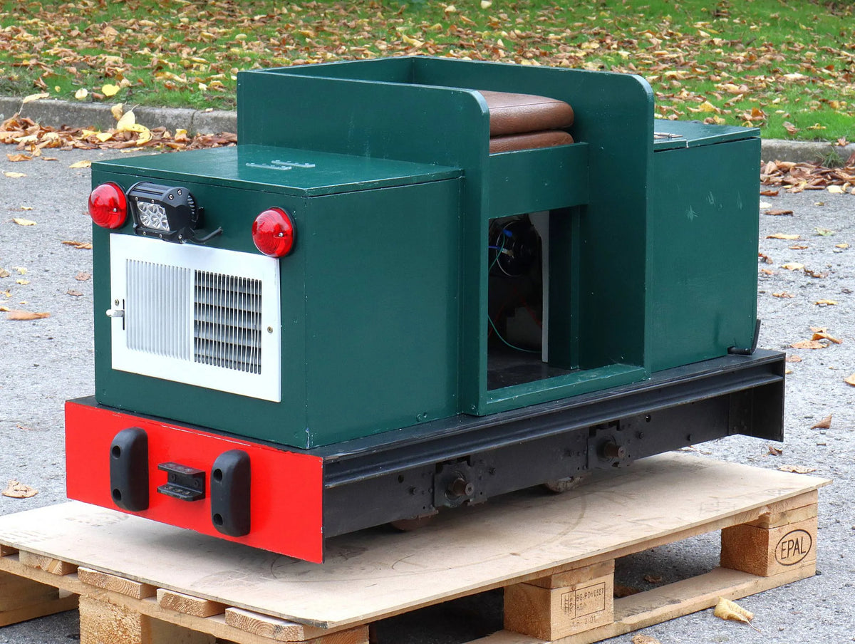 7 1/4 inch gauge sit-aside battery-electric 0-4-0
